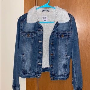 Jean jacket w/ fur